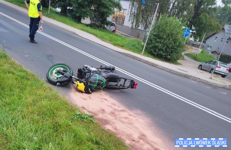 Naćpany 19 latek chciał uniknąć kontroli Uderzył w radiowóz po chwili